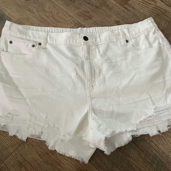 Shorts - Picture 3 of 3